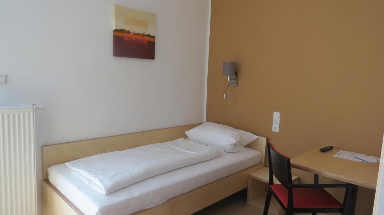Gaestehaus Eisenstrasse โทรฟายอาค ภายนอก รูปภาพ